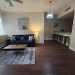 Amazing Condos Beautiful View 2 Blocks To French Quarter, Small Rooftop Pool, Gym, Seanger Theater, Super Dome, And Bourbon St