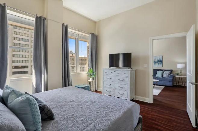 Aparthotel Amazing Beautiful View 2 Blocks To French Quarter, Small Rooftop Pool, Gym, Seanger Theater, Super Dome, And Bourbon St New Orleans