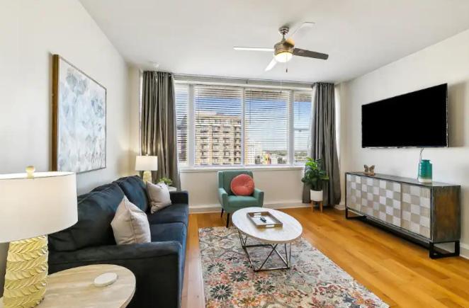 Amazing Beautiful View 2 Blocks To French Quarter, Small Rooftop Pool, Gym, Seanger Theater, Super Dome, And Bourbon St * New Orleans