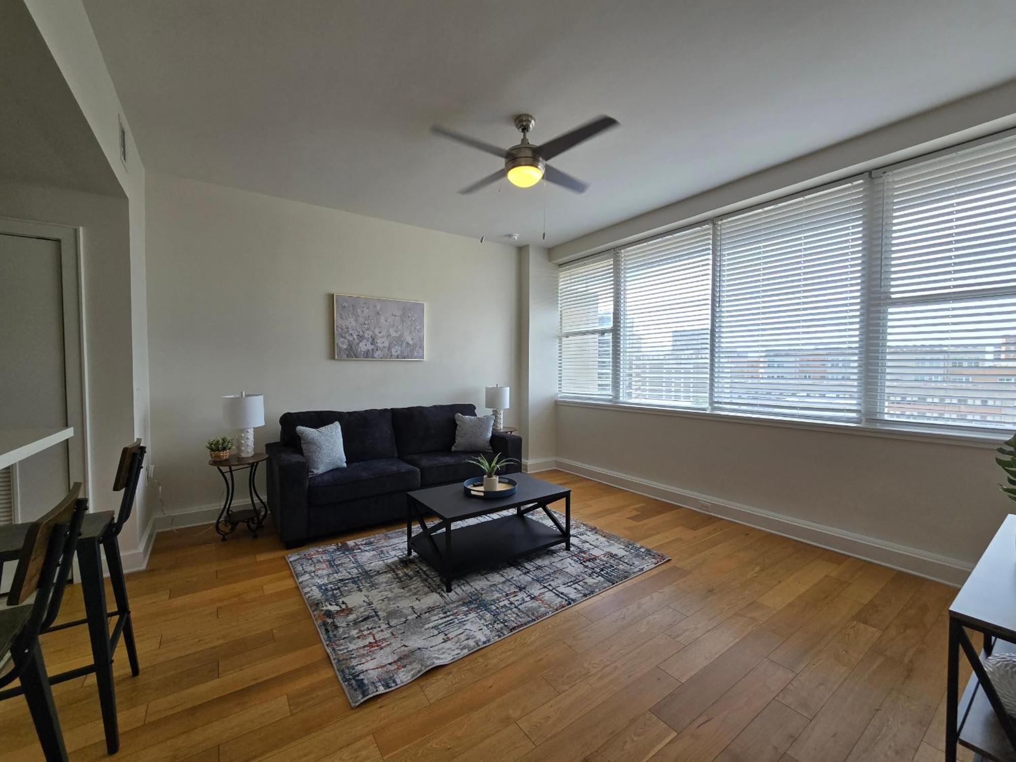 Amazing Beautiful View 2 Blocks To French Quarter, Small Rooftop Pool, Gym, Seanger Theater, Super Dome, And Bourbon St * New Orleans