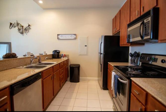 Amazing Beautiful View 2 Blocks To French Quarter, Small Rooftop Pool, Gym, Seanger Theater, Super Dome, And Bourbon St * New Orleans