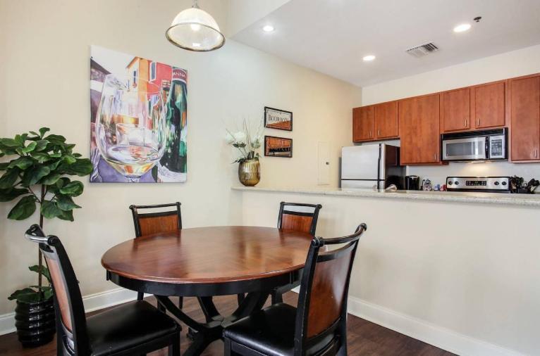 Amazing Beautiful View 2 Blocks To French Quarter, Small Rooftop Pool, Gym, Seanger Theater, Super Dome, And Bourbon St * New Orleans