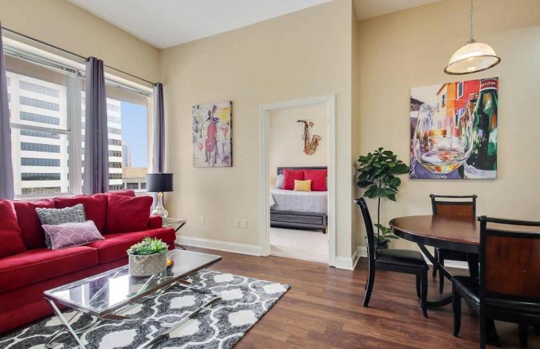 Amazing Beautiful View 2 Blocks To French Quarter, Small Rooftop Pool, Gym, Seanger Theater, Super Dome, And Bourbon St Aparthotel *
